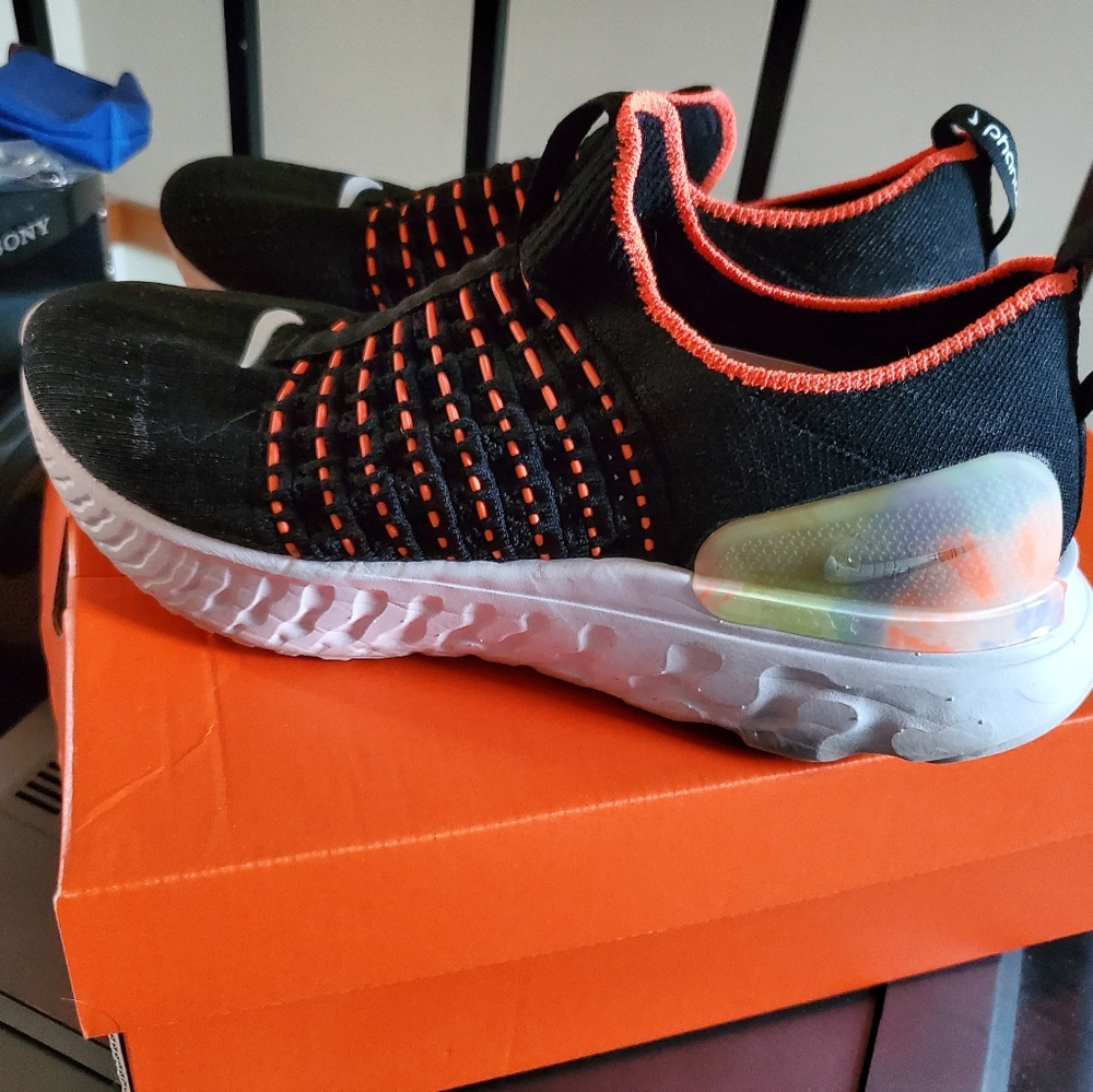 Nike React Phantom Run FK 2 - Black and Bright Mango - Picture 2 of 6